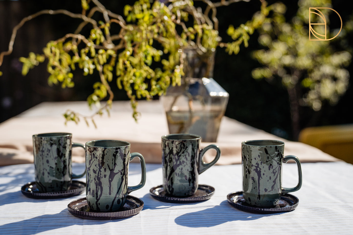 Koffiemokje met oor spetter groen, inclusief bordje